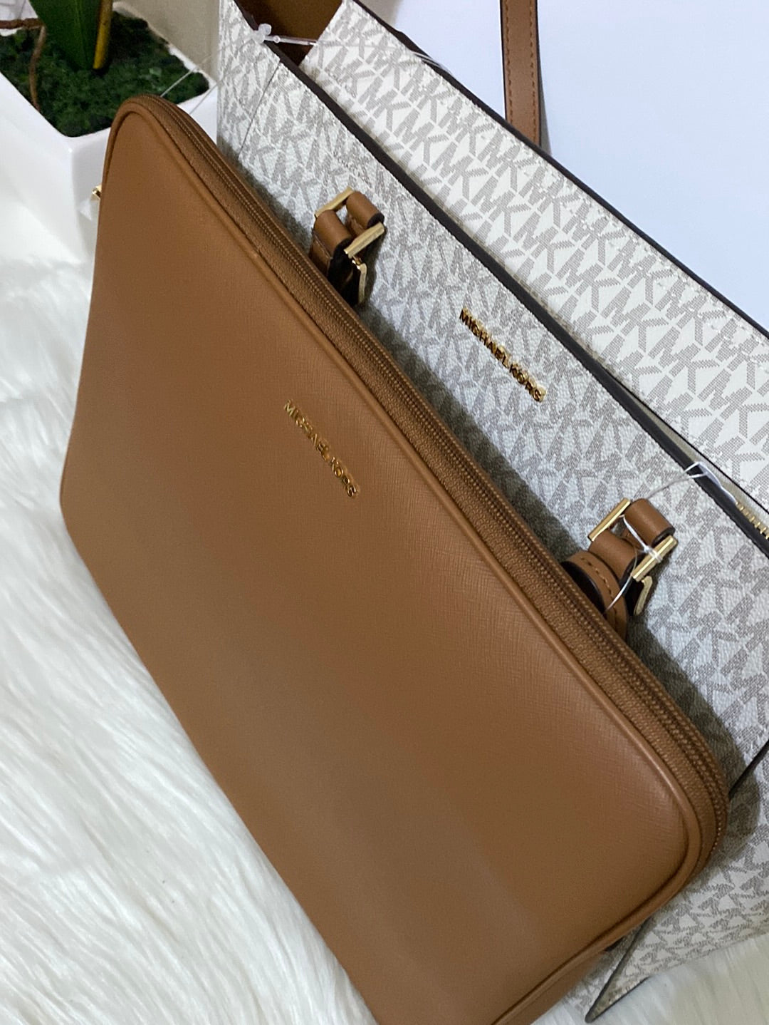 Michael kors bag that fits clearance laptop