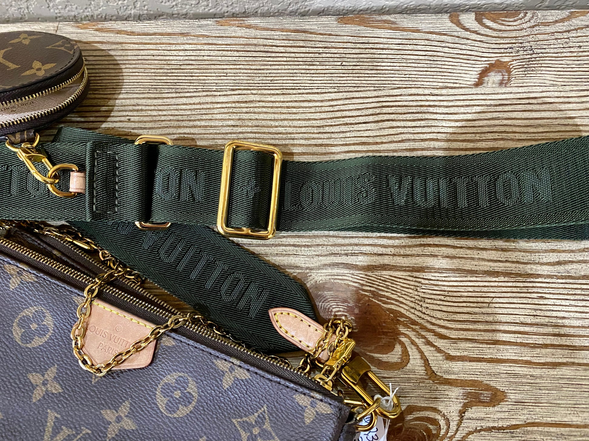 pochette green strap