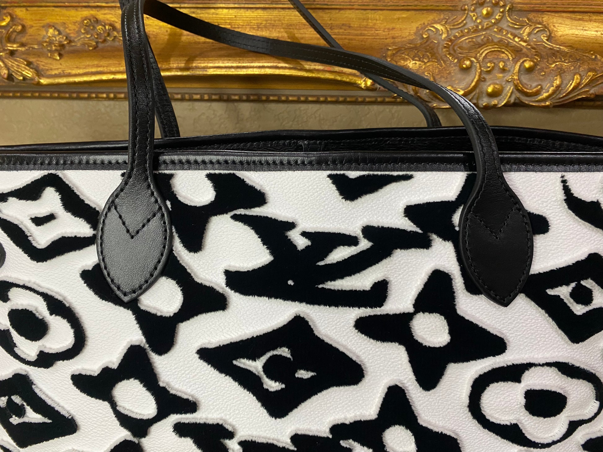 Authentic Louis Vuitton Urs Fischer Neverfull MM – Esys Handbags