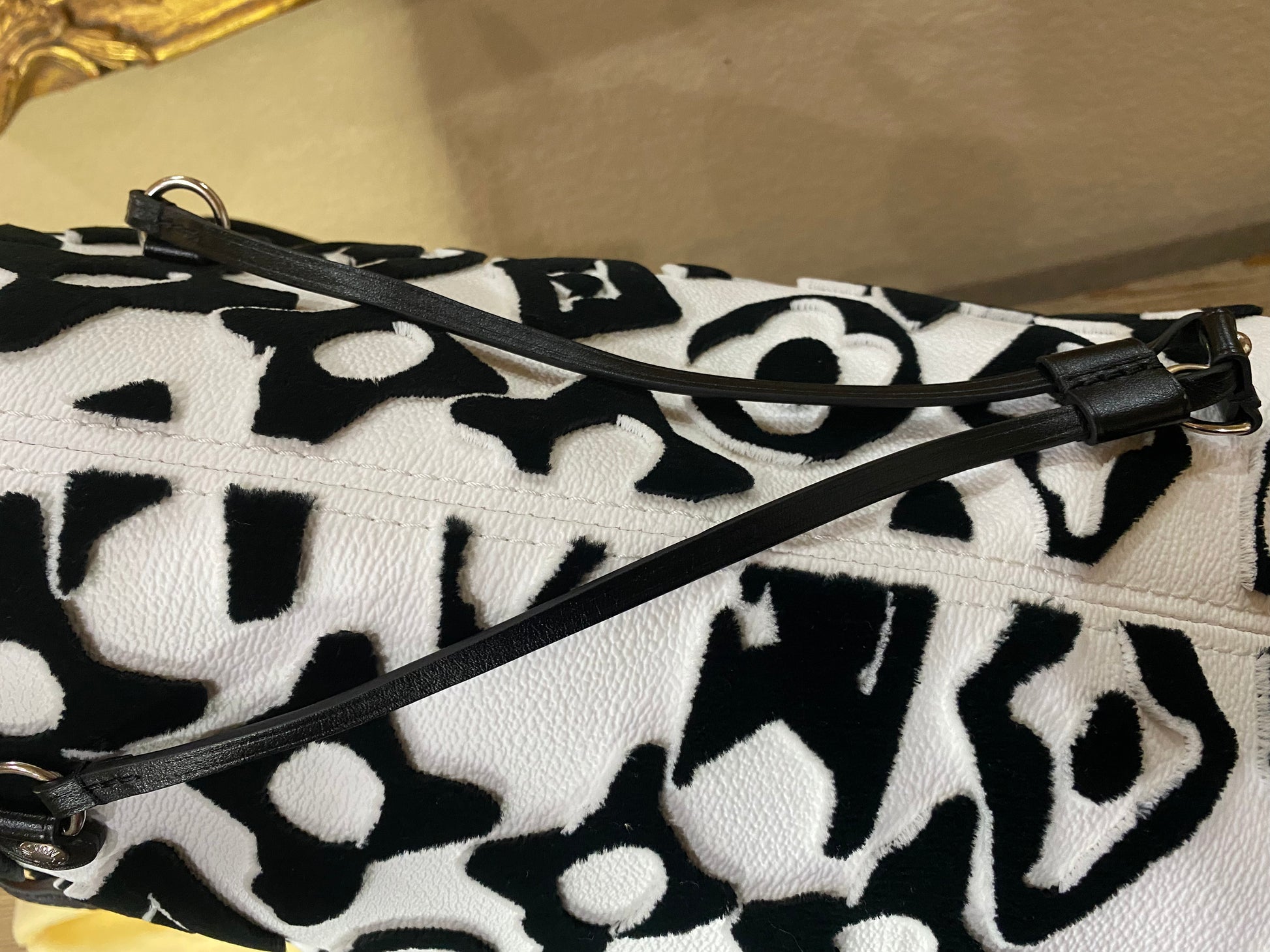 Authentic Louis Vuitton Urs Fischer Neverfull MM – Esys Handbags Boutique