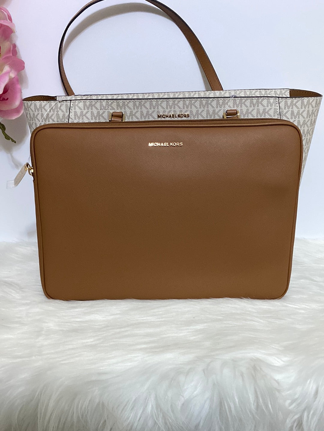 Michael kors best sale leather laptop bag